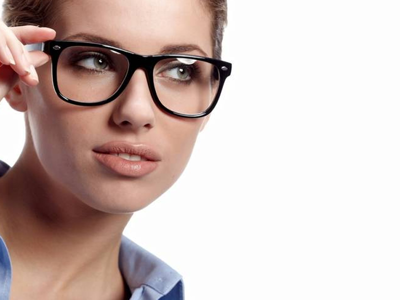 Mujer con lentes